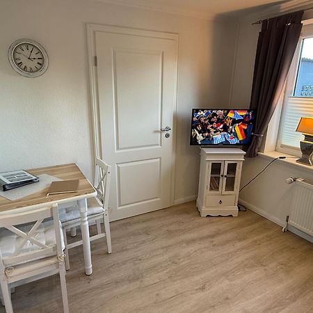 Ferienwohnung „Ole Karkenwech“ Husum-Roedemis Husum  Ngoại thất bức ảnh